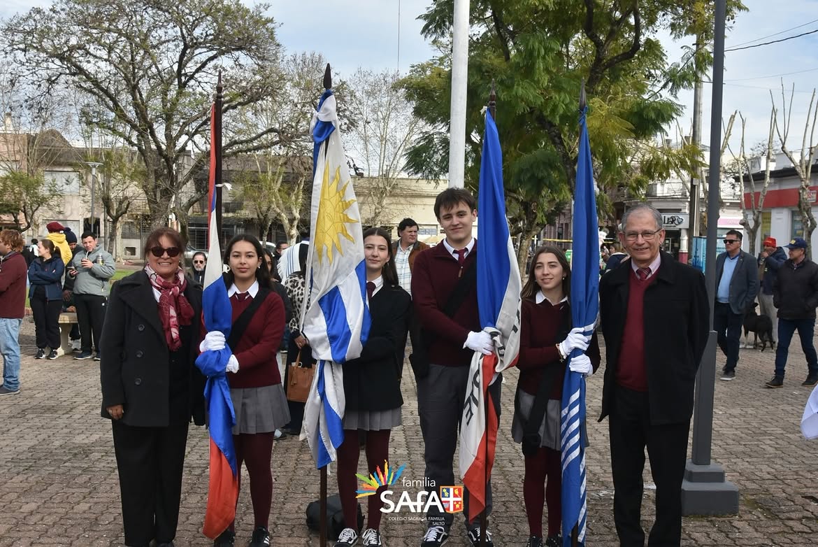 Acto y Desfile 25 de agosto